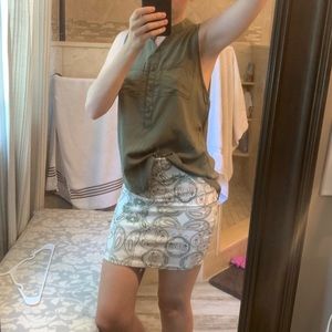 Olive green flowy tank! 💚